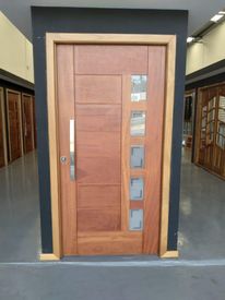 Porta Pivotante de Madeira Angelim 5 Visores