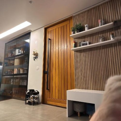 Porta Pivotante Madeira Eucalipto Mexicana