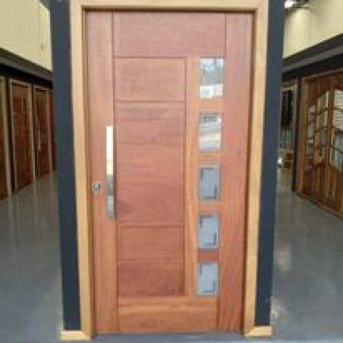 Porta Pivotante de Madeira Angelim 5 Visores